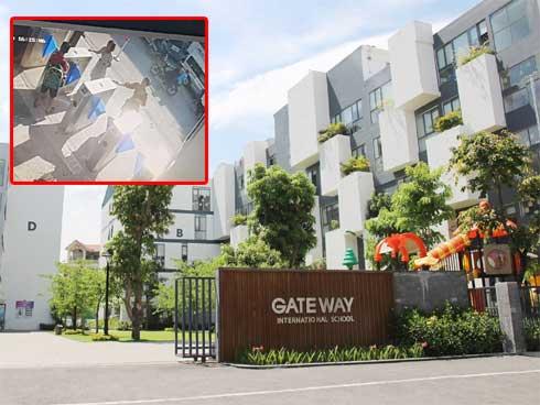 Bé trai 6 tuổi tử vong do bị bỏ quên trên xe bus đã chạy lên tận ghế đầu tiên cầu cứu, sau đó bất động ngay cửa xe-5