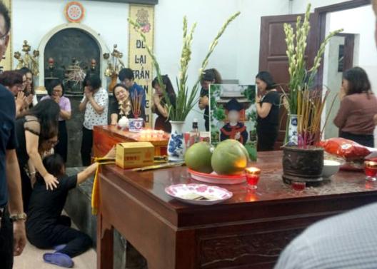 3h sáng công bố kết quả khám nghiệm tử thi, gia đình tổ chức tang lễ trong đêm cho bé 6 tuổi bị bỏ quên trên xe bus-3