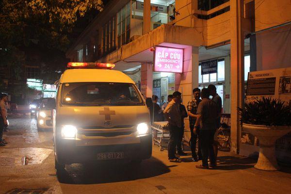 Bé trai 6 tuổi tử vong do bị bỏ quên trên xe bus đã chạy lên tận ghế đầu tiên cầu cứu, sau đó bất động ngay cửa xe-2