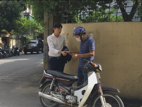 'Về Nhà Đi Con' hé lộ danh tính xe ôm đưa Vũ đi bắt ghen khiến ai cũng ngỡ ngàng