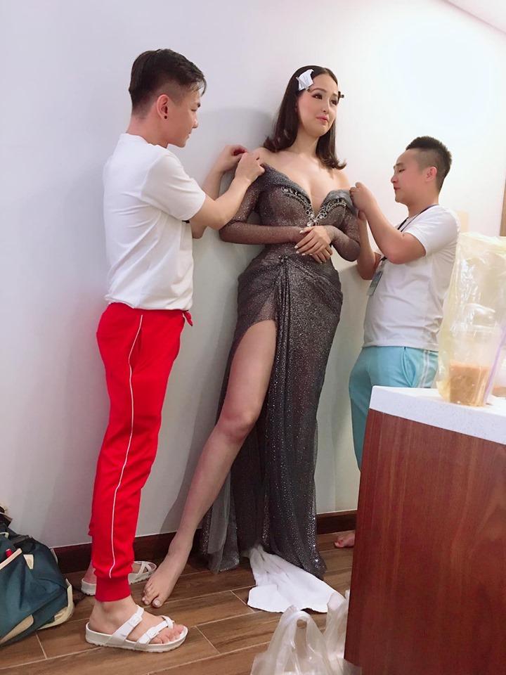 Êkip Mai Phương Thúy lên tiếng xin lỗi về sự cố váy áo khiến hoa hậu lao đao vì hở trên truyền hình-5