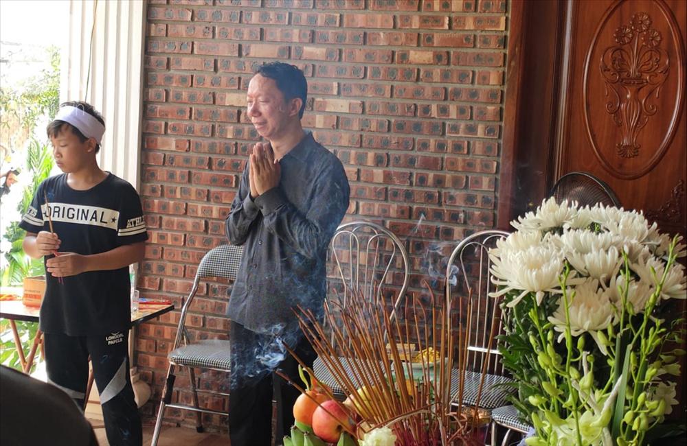 Tang lễ bi thương, đẫm nước mắt của bé trai 6 tuổi tử vong vì bị bỏ quên trên xe bus: Bố mẹ khóc nghẹn bên di ảnh con-7