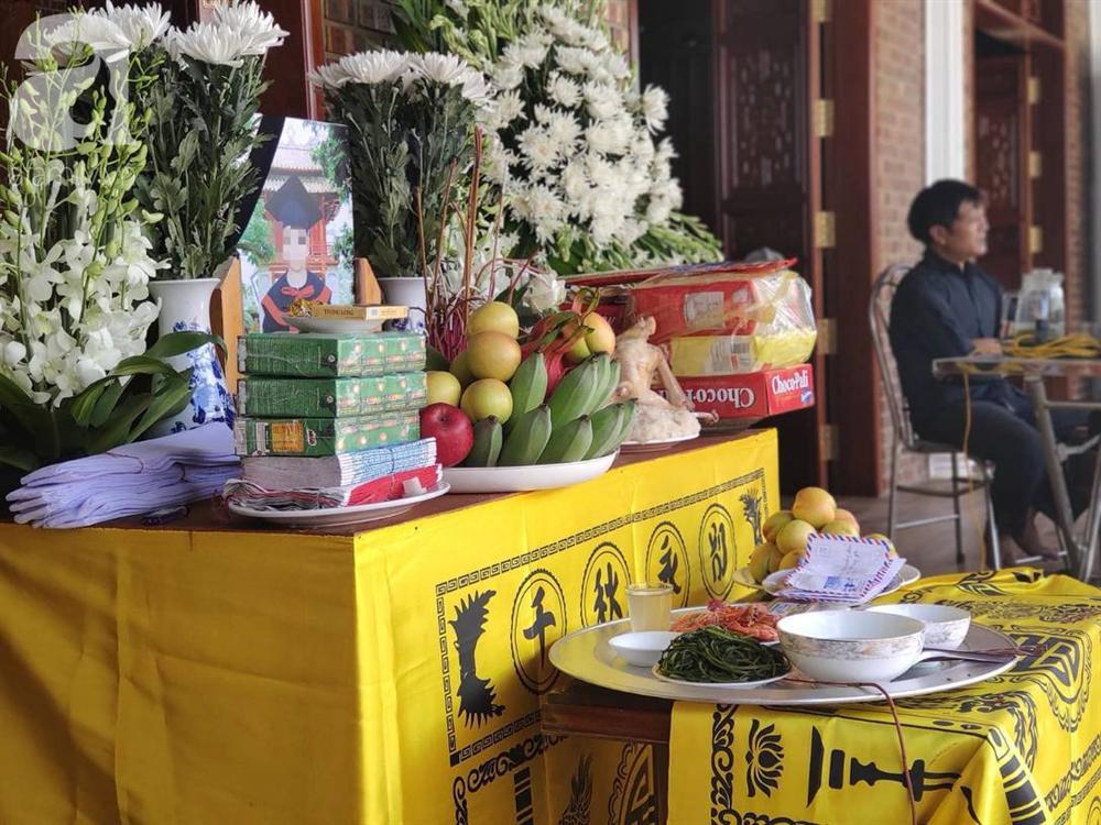 Tang lễ bi thương, đẫm nước mắt của bé trai 6 tuổi tử vong vì bị bỏ quên trên xe bus: Bố mẹ khóc nghẹn bên di ảnh con-1