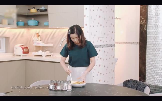 Giúp việc Gia đình là số 1 bị phản ứng vì trang phục quá đẹp, lại còn ảo tưởng tình cảm với chủ nhà-1