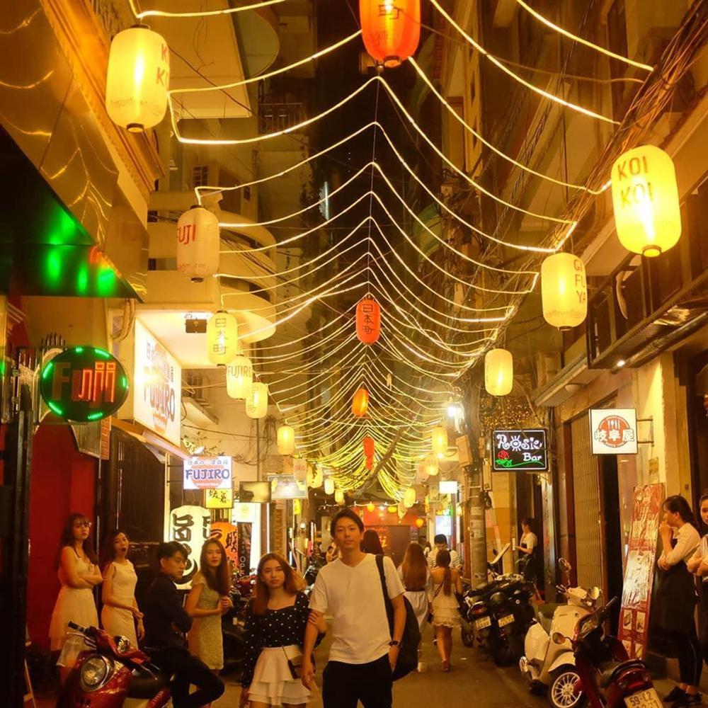 3 khu phố nhộn nhịp về đêm thu hút giới trẻ Sài thành-5