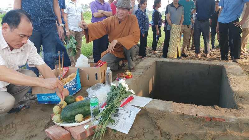 Quê nhà đẫm nước mắt tiễn biệt bé trai bị bỏ quên trên xe trường Gateway-8