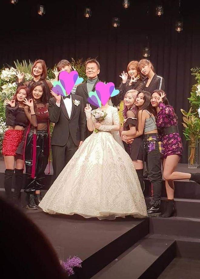 Sao đi đám cưới: Người được khen biết ý, kẻ bị chê kém duyên-4