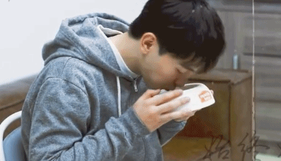 Tưởng diễn viên quay cảnh ăn uống là sung sướng, nhưng không ngờ là cả bầu trời khổ cực-1