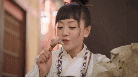 Tưởng diễn viên quay cảnh ăn uống là sung sướng, nhưng không ngờ là cả bầu trời khổ cực-9