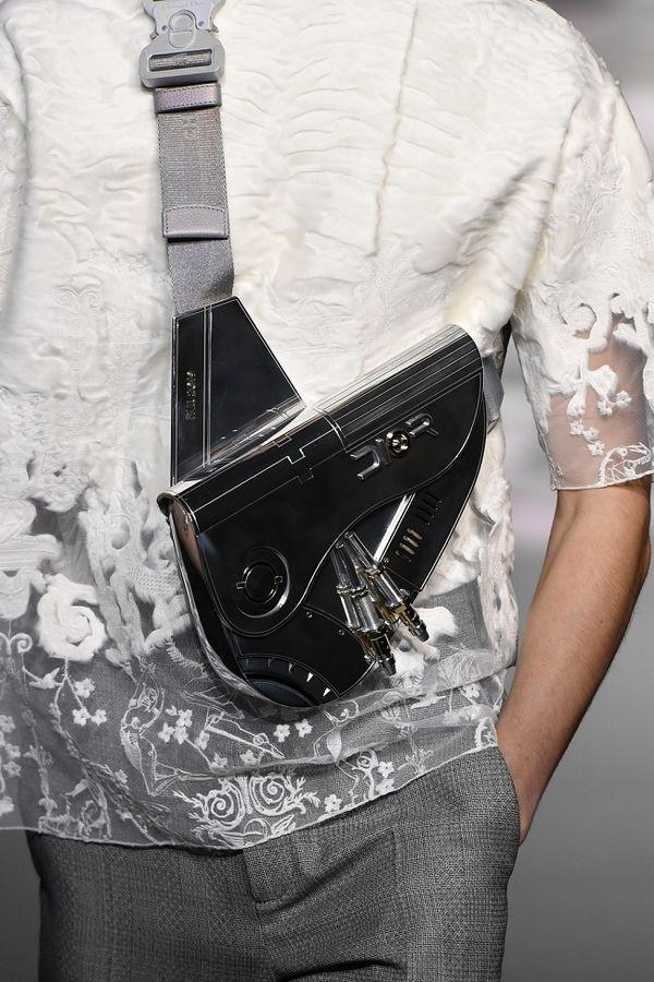 Kim Kardashian lại gây sốt với chiếc túi Dior hơn 800 triệu đồng-5