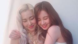 Cộng đồng SONE xúc động vỡ òa trước hình ảnh Seohyun - Tiffany tình cảm bên nhau trong hậu trường 'Open Hearts Eve' concert