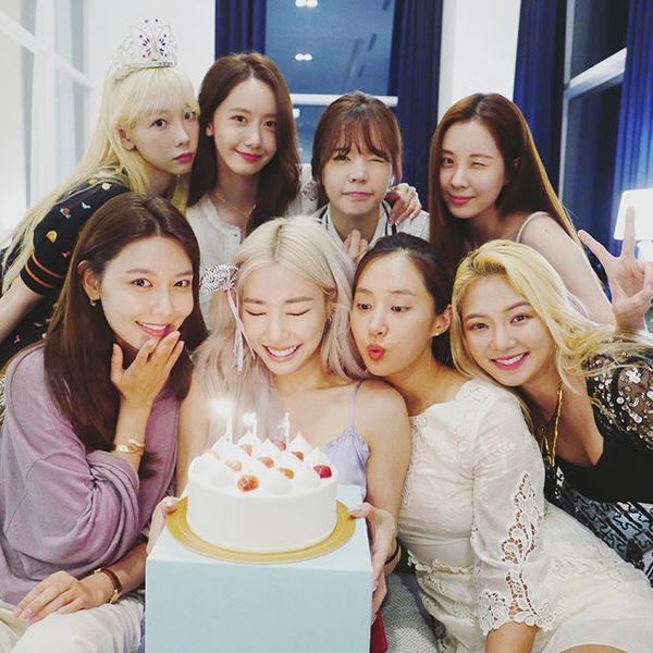 Cộng đồng SONE xúc động vỡ òa trước hình ảnh Seohyun - Tiffany tình cảm bên nhau trong hậu trường Open Hearts Eve concert-3