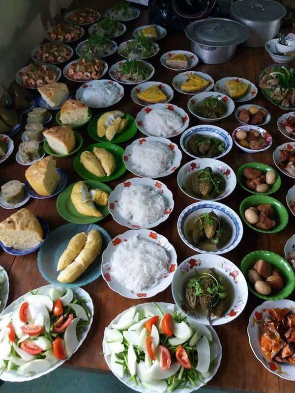 Mâm cỗ quê toàn thịt lợn quá hấp dẫn khiến dân mạng không khỏi trầm trồ-8