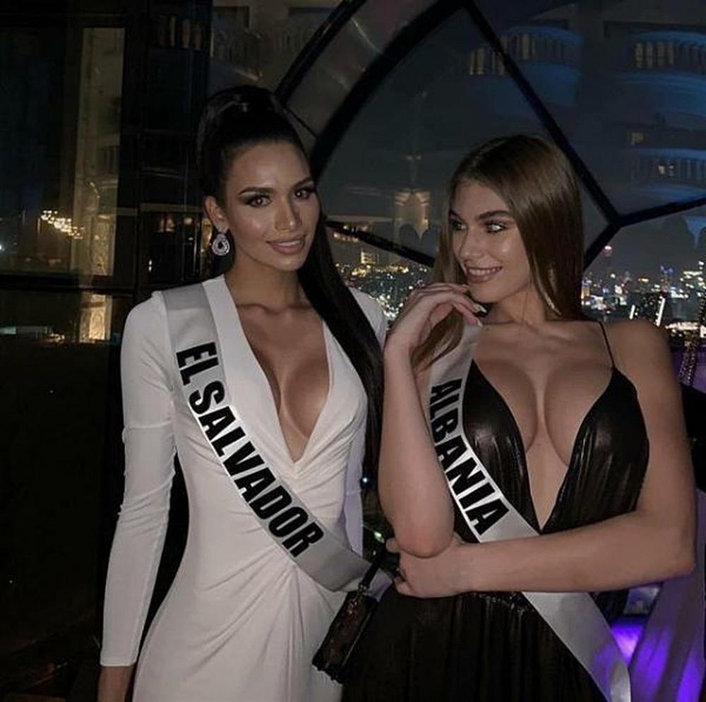 Bom sex từng quen HHen Niê gây shock với màn vén áo khoe ngực cực kỳ khiêu khích-8