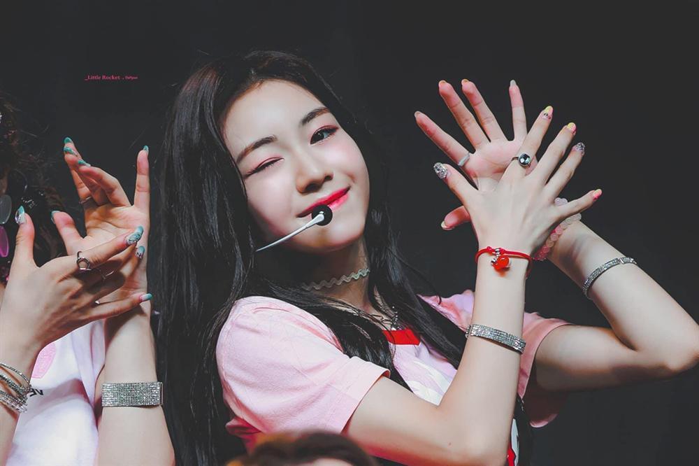 Nhan sắc nữ thần tượng nhỏ tuổi nhất Kpop gây chú ý-1