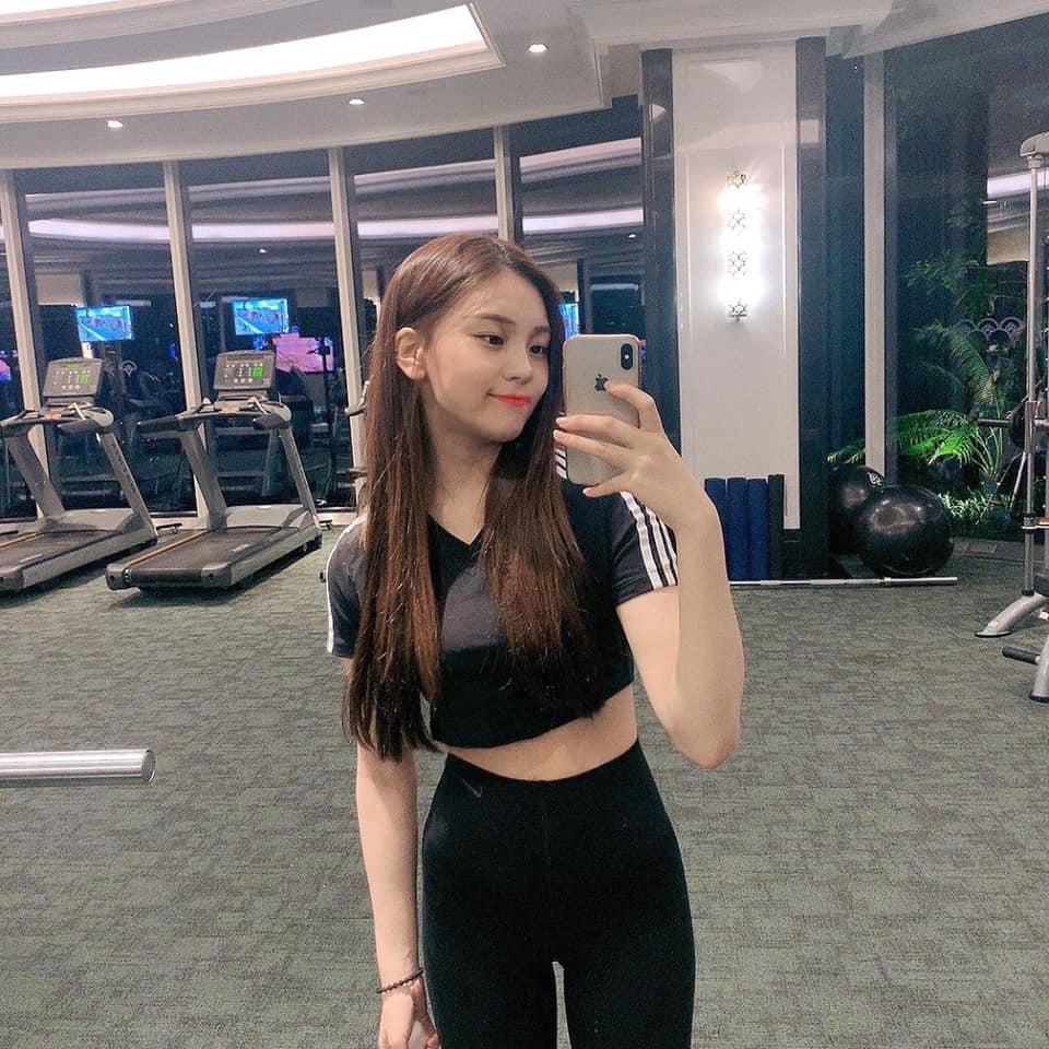 Nữ idol xấu nhất Kpop khoe vẻ ngoài lột xác rực rỡ-2