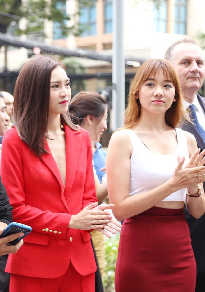 Đứng chung dàn mỹ nhân Việt lại còn không cần photoshop, nhan sắc 34 tuổi của Hari Won vẫn đánh bật nhiều đồng nghiệp-8