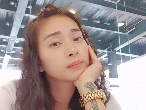 Tưởng cứ mãi mải mê công việc, ai dè ở tuổi 40 Ngô Thanh Vân đã biết lo lắng chuyện chồng con