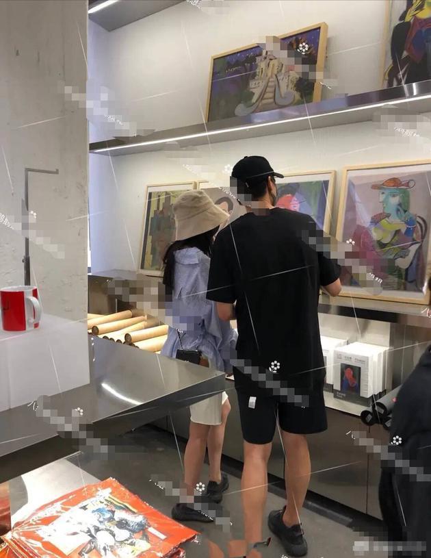 Loạt bằng chứng tố cáo phi công trẻ giàu có hẹn hò Dương Mịch dù một mực phủ nhận-1