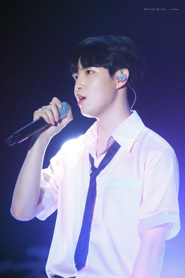 Vừa hội ngộ anh em, cựu main vocal Wanna One Jaehwan đã rục rịch chuẩn bị comeback với người bí mật-1