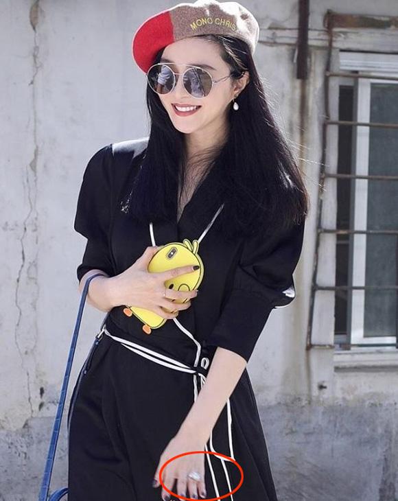 Sau khi chia tay Lý Thần, Phạm Băng Băng chơi trội khi lần lượt đeo 5 chiếc nhẫn kim cương khủng khác nhau trên ngón áp út-6