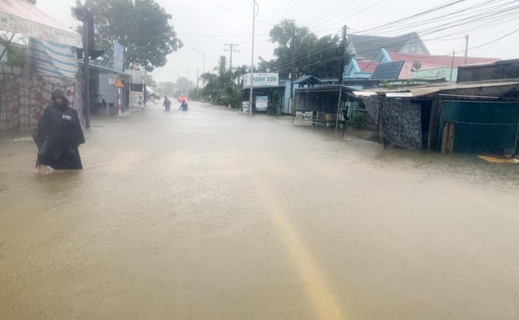 Phú Quốc ngập chưa từng thấy, giao thông bị chia cắt-2