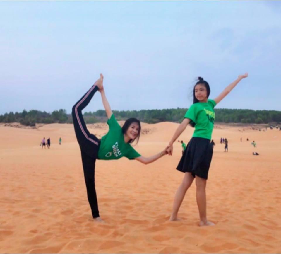 Cứ tưởng xuề xòa nhưng hóa ra gia đình MC Quyền Linh có nguyên tắc về quần áo khi đi du lịch hẳn hoi!-9