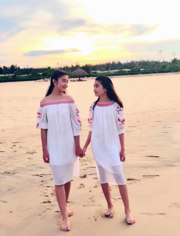 Cứ tưởng xuề xòa nhưng hóa ra gia đình MC Quyền Linh có nguyên tắc về quần áo khi đi du lịch hẳn hoi!-11