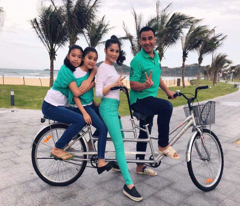 Cứ tưởng xuề xòa nhưng hóa ra gia đình MC Quyền Linh có nguyên tắc về quần áo khi đi du lịch hẳn hoi!-18