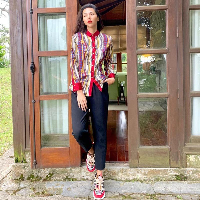 Cuối tuần là phải lên đồ sexy với áo hai dây: Hồ Ngọc Hà đằm thắm - Minh Hằng cá tính-4