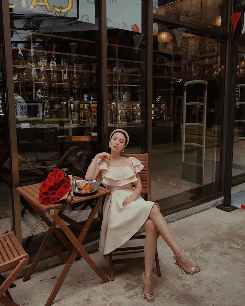 Cuối tuần là phải lên đồ sexy với áo hai dây: Hồ Ngọc Hà đằm thắm - Minh Hằng cá tính-7