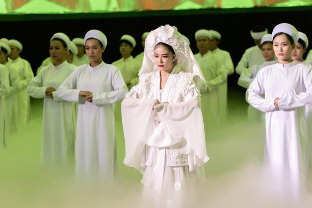 Khai thác yếu tố tâm linh, Tứ phủ của Hoàng Thùy Linh gây tranh cãi-1