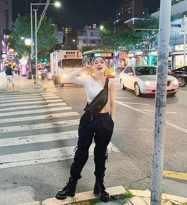 Bộ tứ tắc kè hoa Vbiz: Lên thảm đỏ thì hóa bánh bèo nhưng ra phố lại chất hết nấc-4