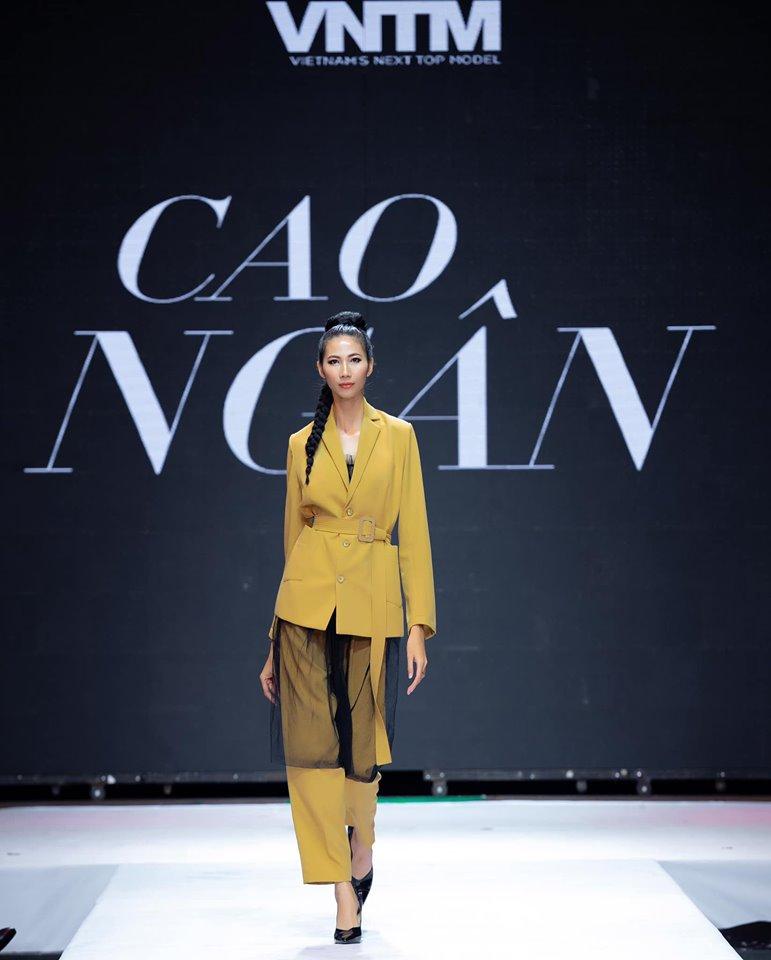 Hết thời gầy như zombie, Cao Ngân tái xuất với thần thái khó ai bì kịp khi catwalk ở VNTM 2019-1