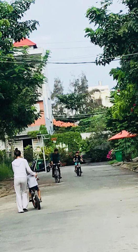 Hồ Ngọc Hà phi siêu xe xuống phố vui chơi cùng Subeo ngày cuối tuần-5