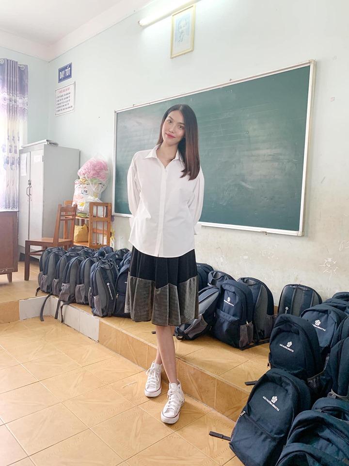 Hồ Ngọc Hà phi siêu xe xuống phố vui chơi cùng Subeo ngày cuối tuần-12