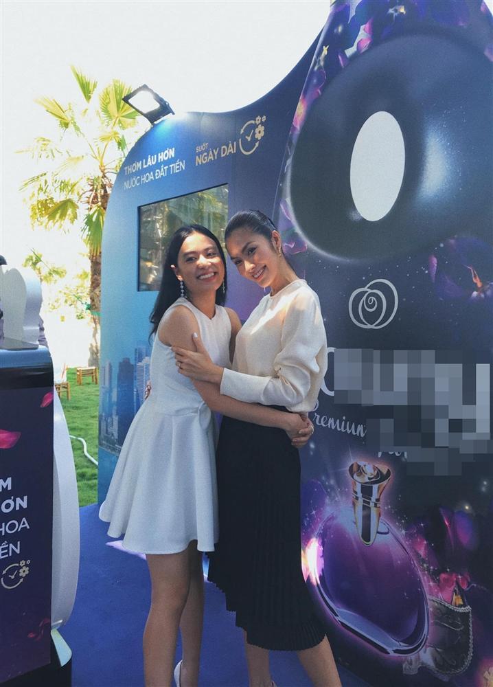 Nổi tiếng xinh đẹp, ai ngờ Hoàng Thùy Linh phải chịu cảnh lép vế khi đứng cạnh gái hai con Tăng Thanh Hà-1