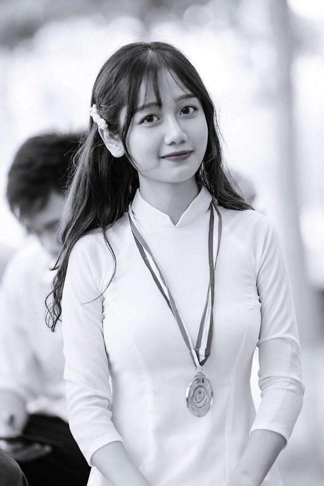 Nữ sinh 2K1 Lào Cai được dân mạng gọi là hot girl ảnh thẻ-3