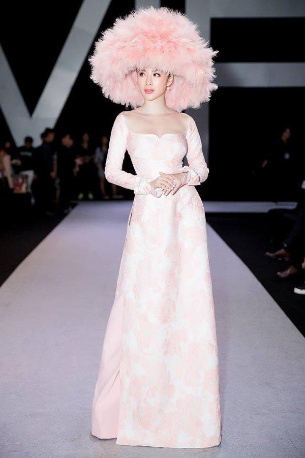 Bất ngờ khoe hình ảnh gợi cảm, phải chăng Angela Phương Trinh sắp trở lại showbiz-15