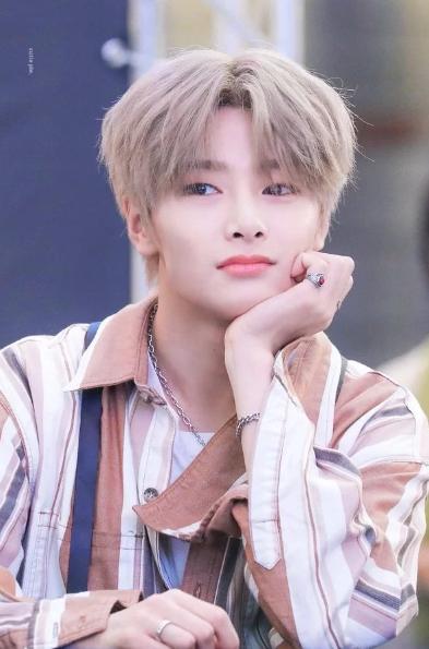 8 idol sinh năm 2001 vừa tài, vừa sắc của Kpop-3