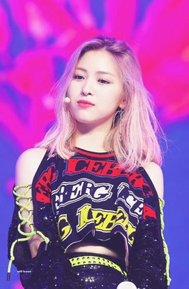 8 idol sinh năm 2001 vừa tài, vừa sắc của Kpop-5