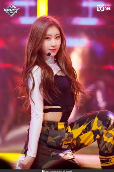 8 idol sinh năm 2001 vừa tài, vừa sắc của Kpop-6