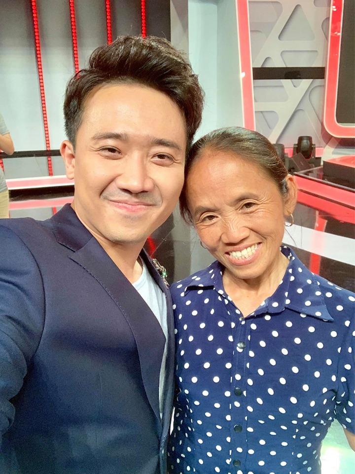 Diễn xuất linh hoạt khỏi chê nhưng biểu cảm của Trấn Thành khi chụp ảnh lại nhàm đến mức 100 lần như 1-8