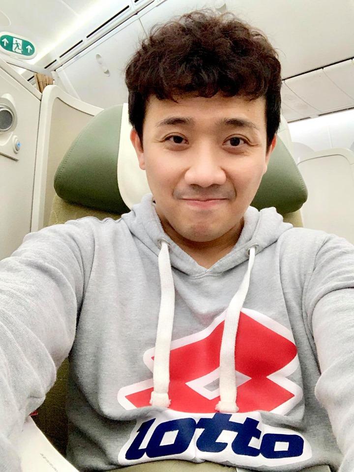 Diễn xuất linh hoạt khỏi chê nhưng biểu cảm của Trấn Thành khi chụp ảnh lại nhàm đến mức 100 lần như 1-1