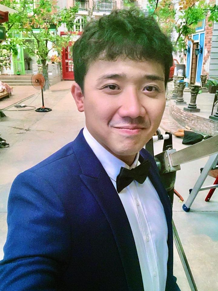 Diễn xuất linh hoạt khỏi chê nhưng biểu cảm của Trấn Thành khi chụp ảnh lại nhàm đến mức 100 lần như 1-2