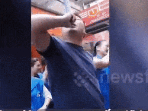 Clip: Trộm ngang nhiên bẻ khóa, lấy xe SH ngay trước mặt, bảo vệ thờ ơ như không có chuyện gì xảy ra-3