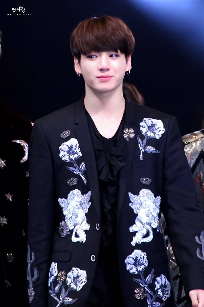 Mắc lỗi nhỏ đến mức không ai phát hiện ra, thế mà Jungkook (BTS) vẫn khóc nức nở trách móc bản thân phá hỏng phần trình diễn-4