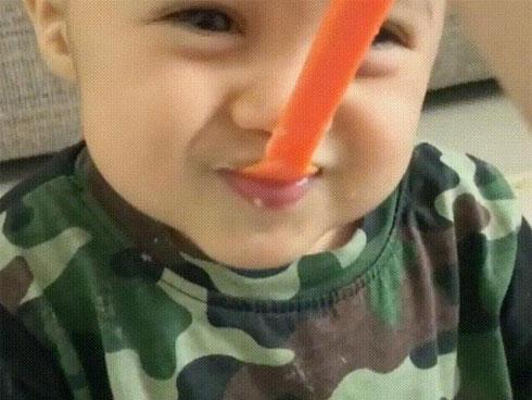 Clip: Hàng chục người chạy toán loạn vì đứng xem núi lở, suýt đè vào người-2