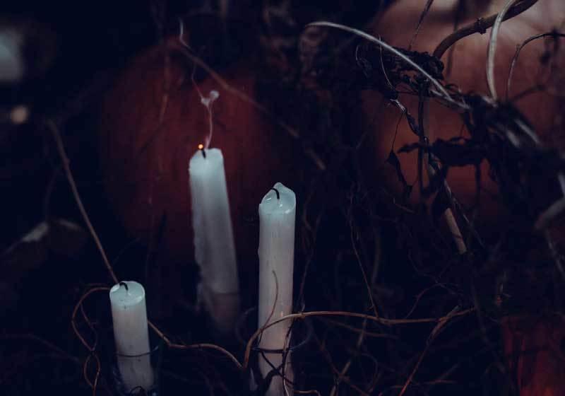 Rùng mình người giúp việc dùng tà thuật với chủ nhà-1