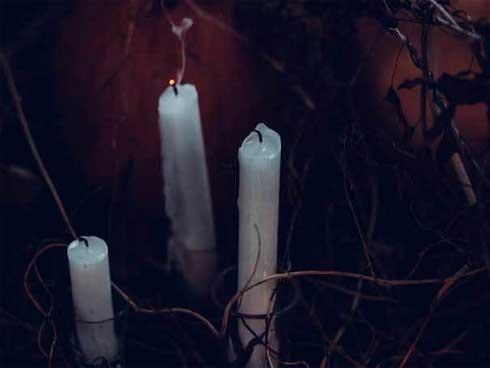 Rùng mình người giúp việc dùng tà thuật với chủ nhà